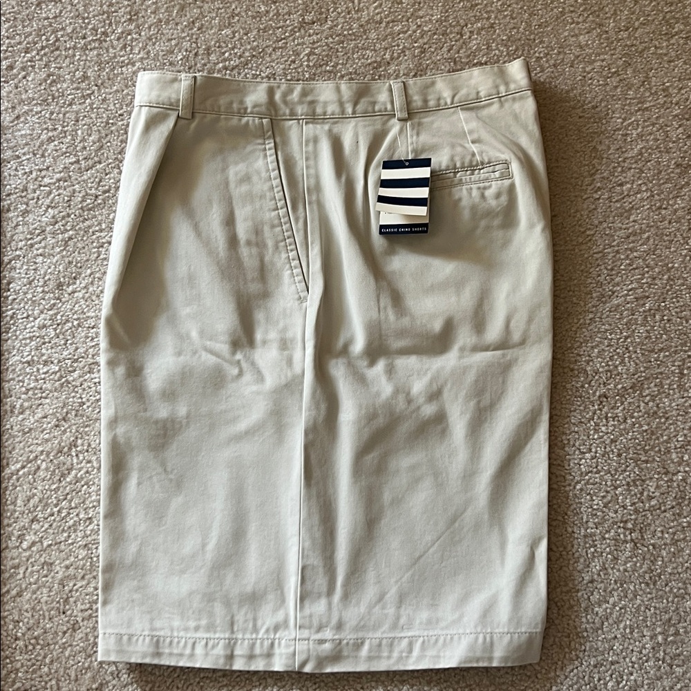 Women’s Lands End Classic Chino Shorts - NWT 
Size 14 Reg.